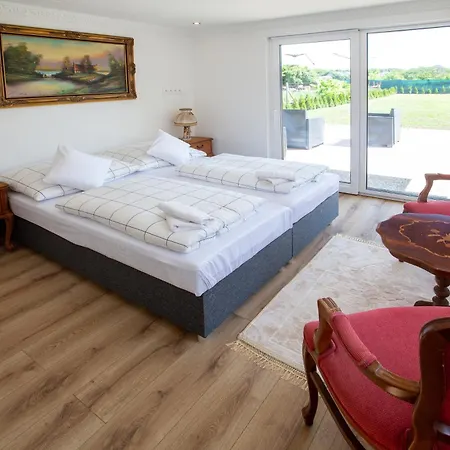 Louis A102 Vendégház 3*