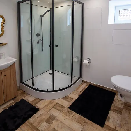 Louis A102 3* Tomasikovo